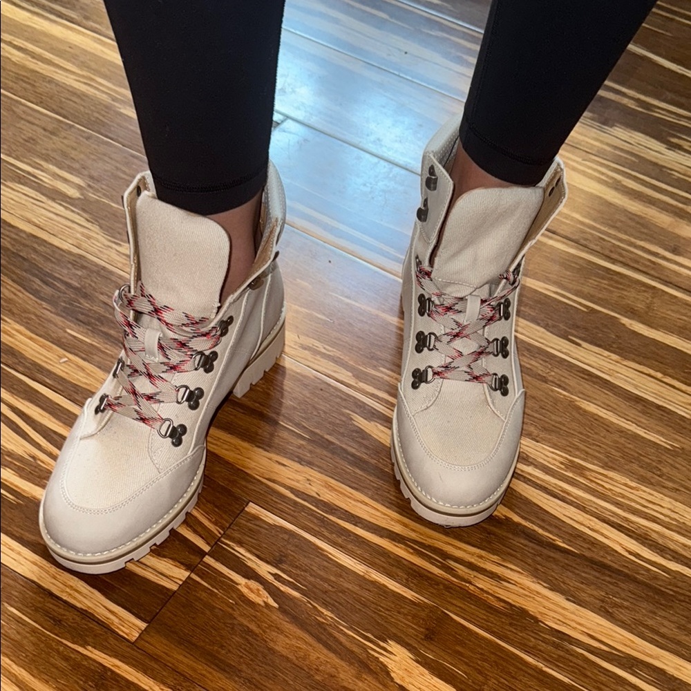 Crown Vintage Cream Combat Boots with Rugged Sole